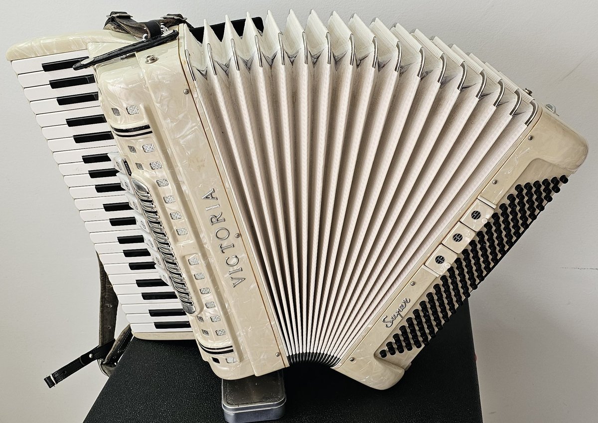 PN5 Victoria 120 Bass Three Voice LMH White